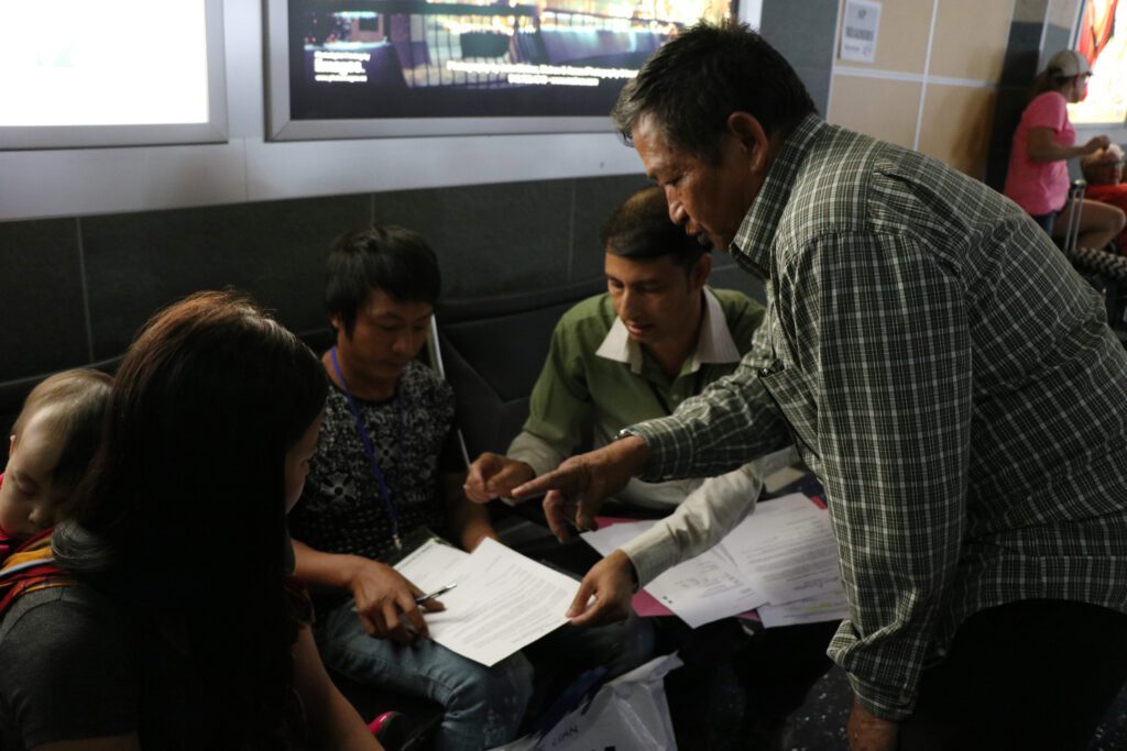 refugee-move-in-hrefamily3